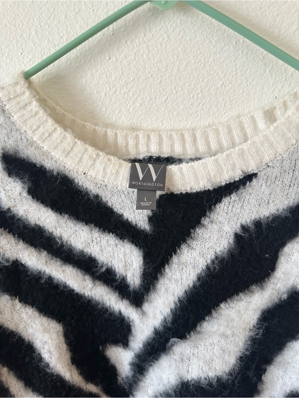 Worthington Zebra Print Fuzzy Oversized Sweater NWT Size L - Picture 3 of 4